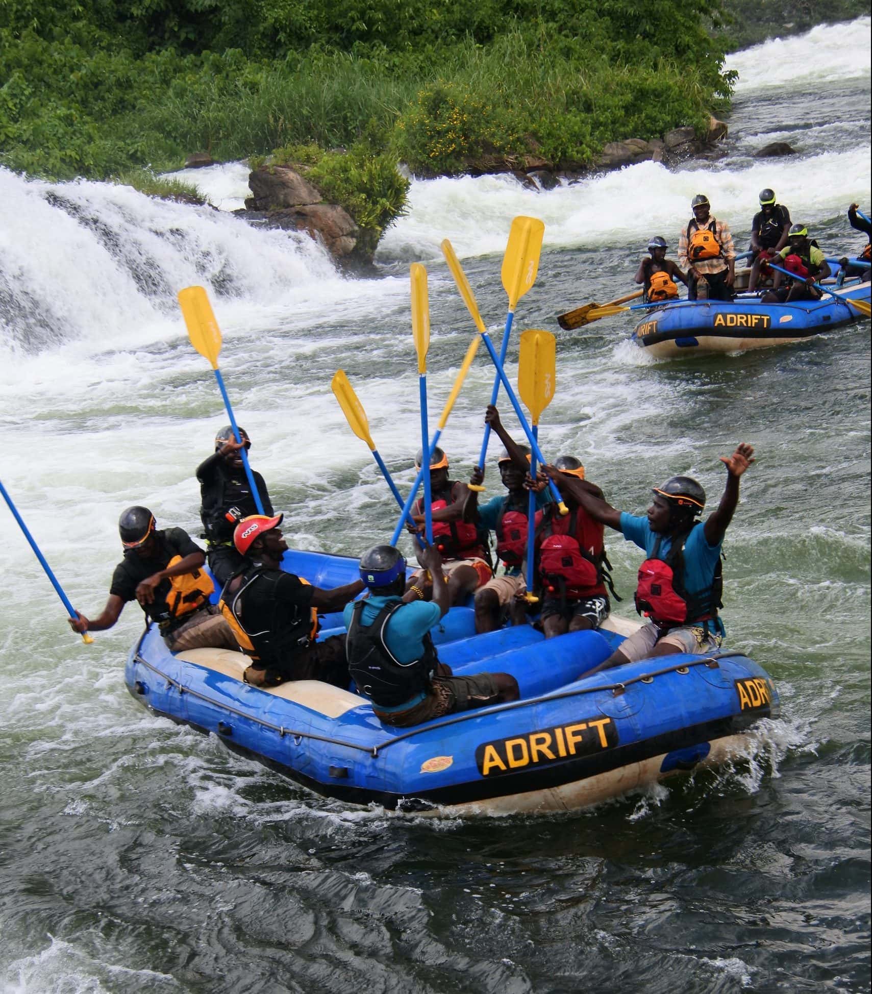 team building rafting 4